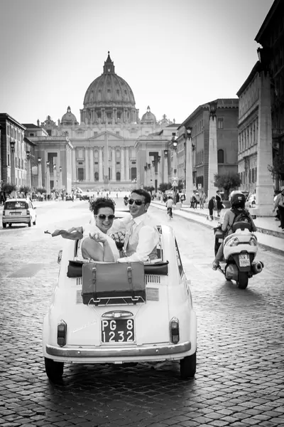 Honeymoon photoshoot in Rome by Luigi O