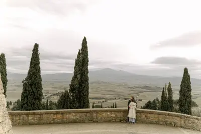 Couples photoshoot in Val d'Orcia by Enrico G