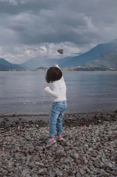 Family photoshoot on Lake Como by Fabrizio A