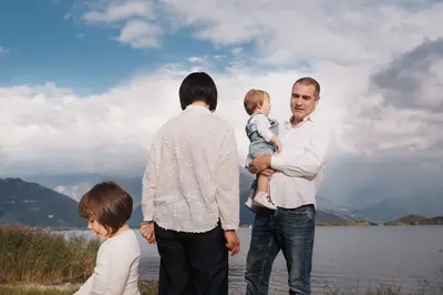 Family photoshoot on Lake Como by Fabrizio A