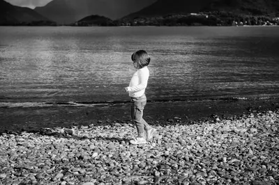 Family photoshoot on Lake Como by Fabrizio A