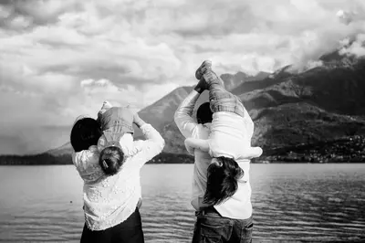 Family photoshoot on Lake Como by Fabrizio A