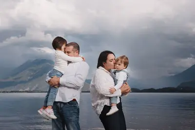 Family photoshoot on Lake Como by Fabrizio A