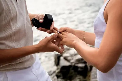 Proposal photoshoot on Lake Como by Magda M