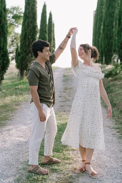 Couples photoshoot in the Val d'Orcia by Graziana M