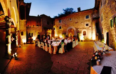 Anniversary photoshoot in the Val d'Orcia by Adamo M