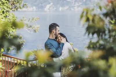 Engagement photoshoot on Lake Como by Gianluca M