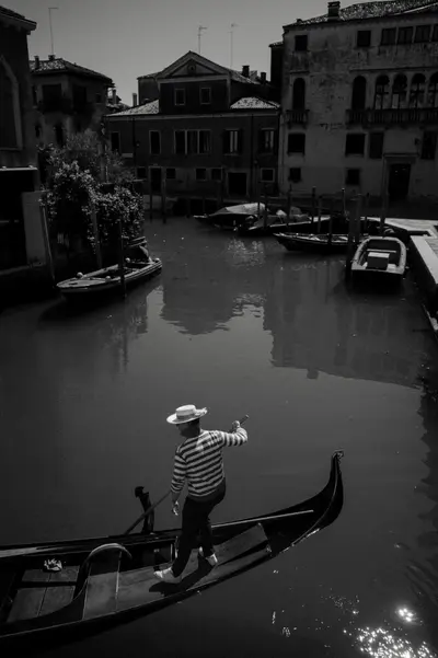 Honeymoon photoshoot in Venice by Gianmarco V
