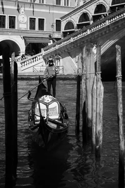 Honeymoon photoshoot in Venice by Gianmarco V