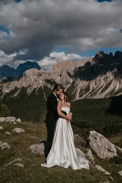 Elopement photoshoot in Lake Como by Georgiana A